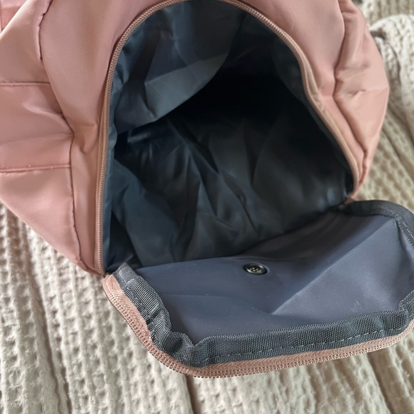 NWT Halara Zipper Duffel - Picture 5 of 6